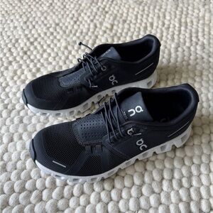 NEW never worn On Running Women’s Cloud 5